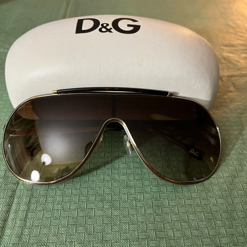 Beautiful Dolce & Gabbana Aviator Sunglasses with Case - Picture 1 of 7